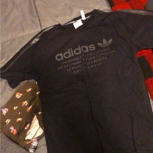 Men’s small/ women’s medium adidas tee (never worn)